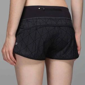 Lululemon Speed Short Diamond Palm Deep Coal Black Running Activewear Shorts 4